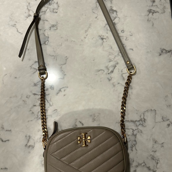 Tory Burch Small Kira Chevron Camera Bag - Picture 4 of 10